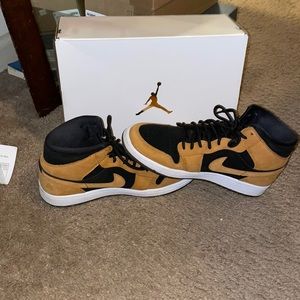 Air Jordan 1 Mid